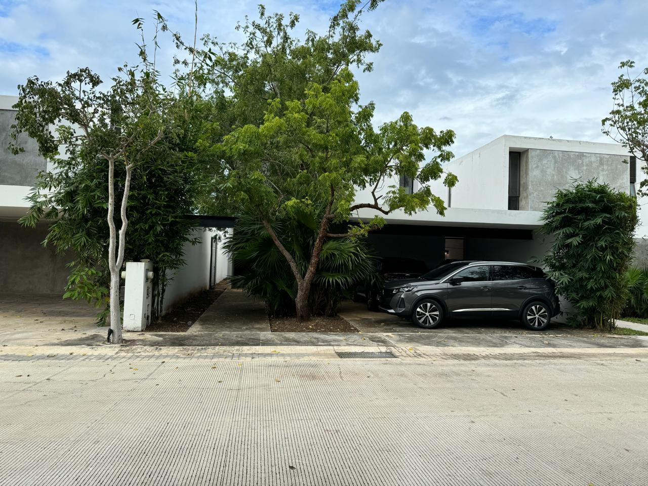 Modern Residence in North Merida
